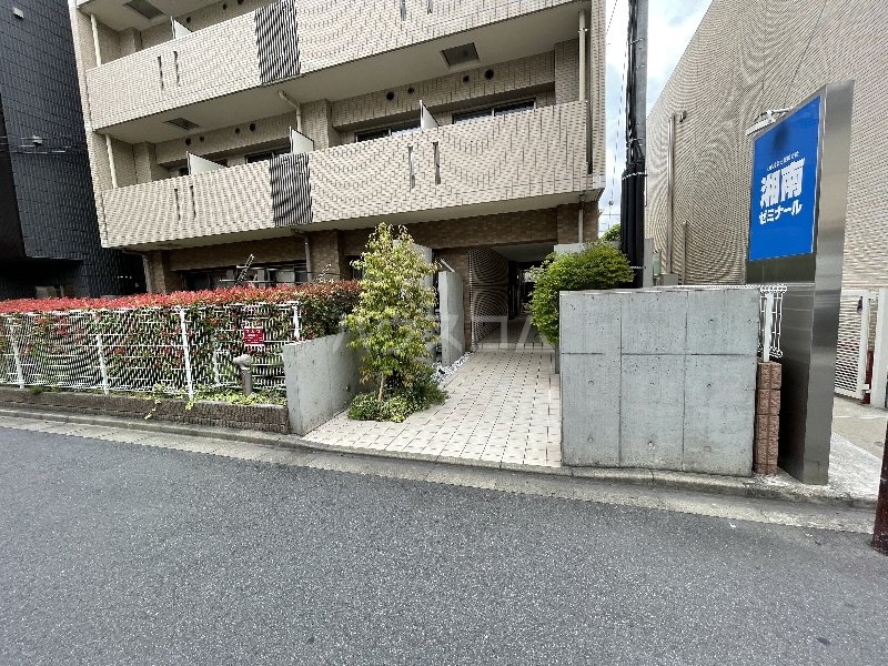 21/22 エントランス