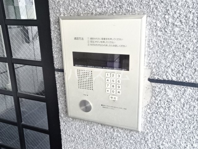 21/30 エントランス
