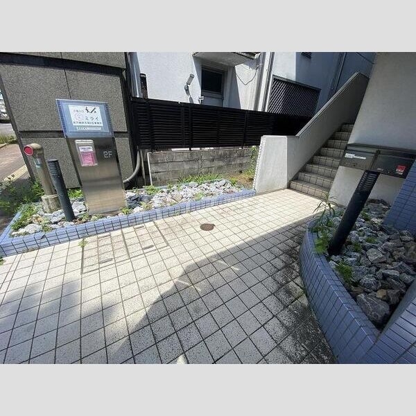 2/4 エントランス