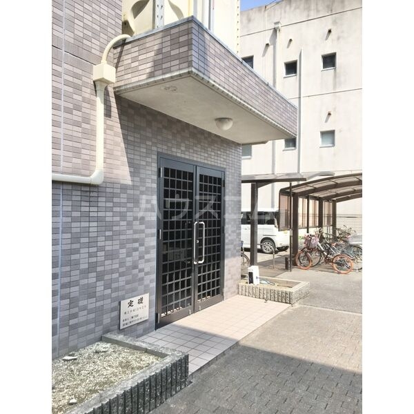 17/25 エントランス