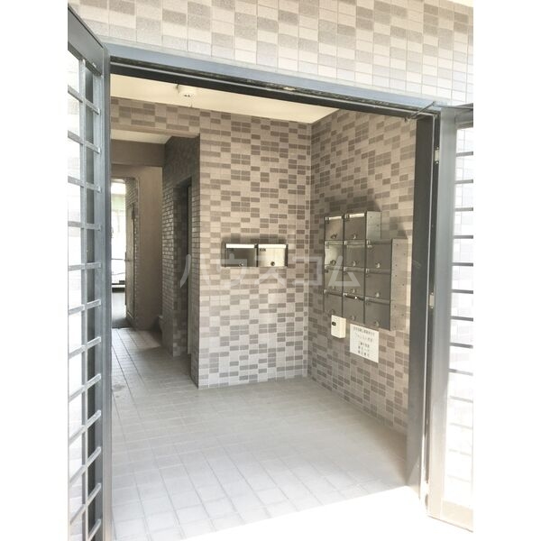 18/25 エントランス