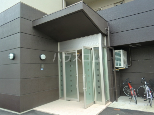 22/26 エントランス