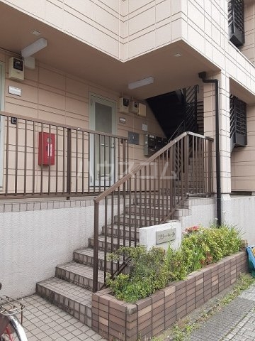 28/30 エントランス