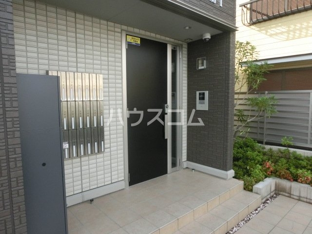 23/30 エントランス