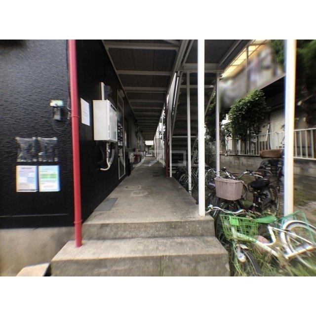 24/30 エントランス