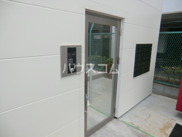 28/30 エントランス