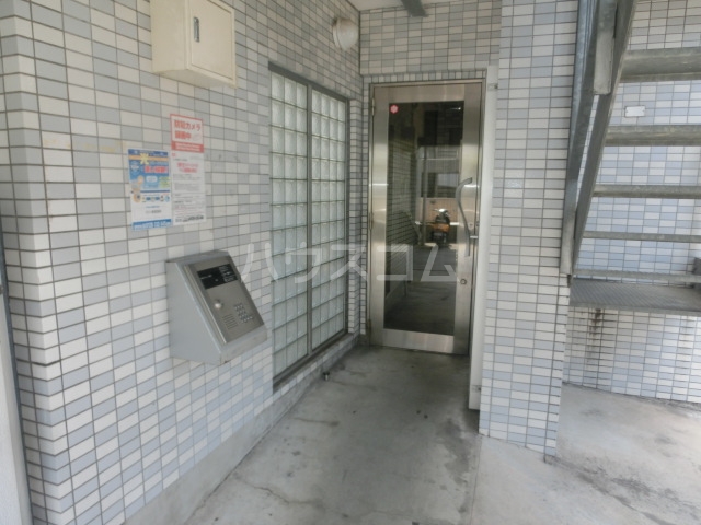 17/26 エントランス