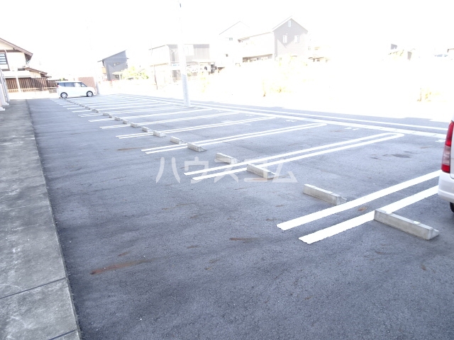 2/3 駐車場