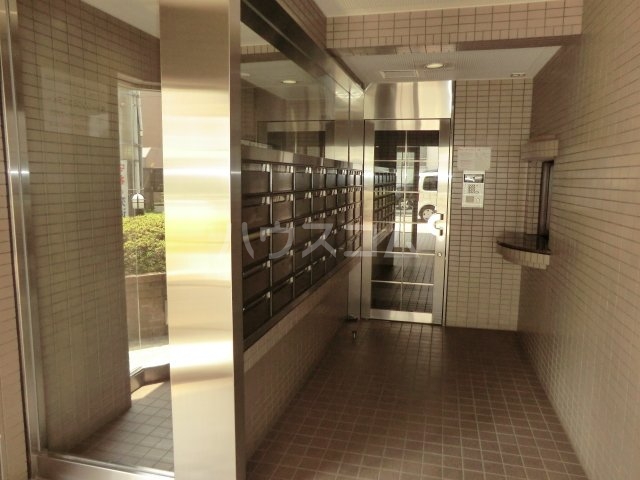 17/27 エントランス