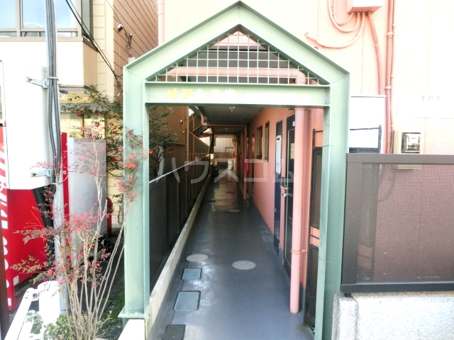 27/30 エントランス