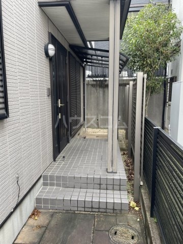 25/30 エントランス