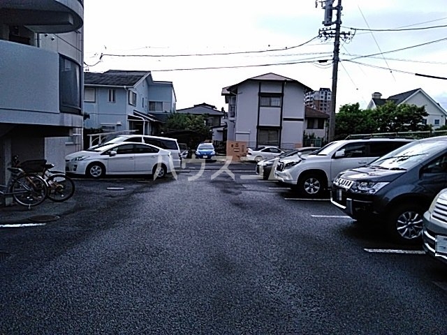 2/3 駐車場