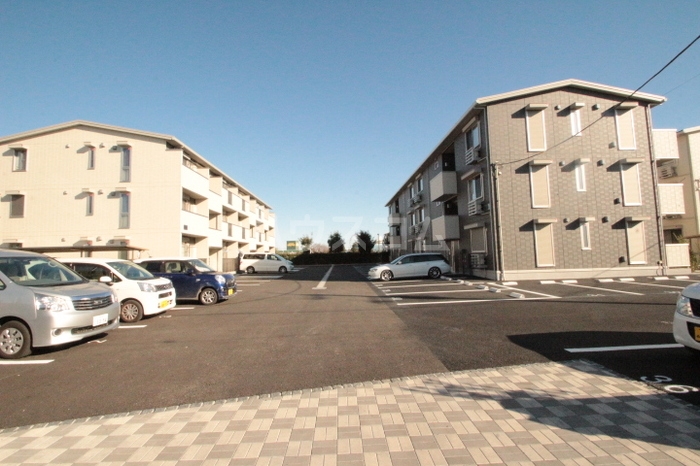 13/21 駐車場