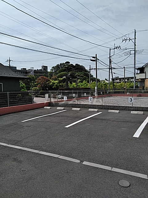 27/30 駐車場