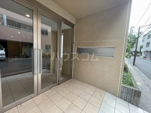 21/30 エントランス