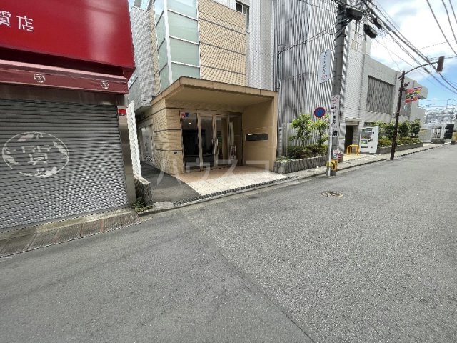 18/27 エントランス