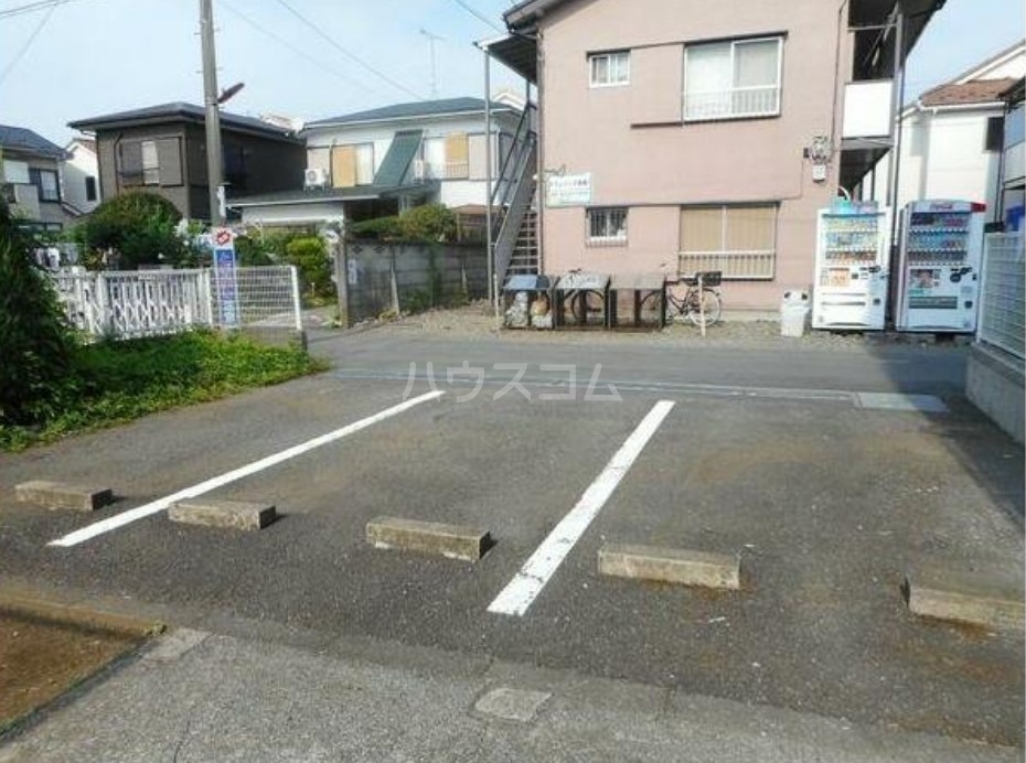13/17 駐車場
