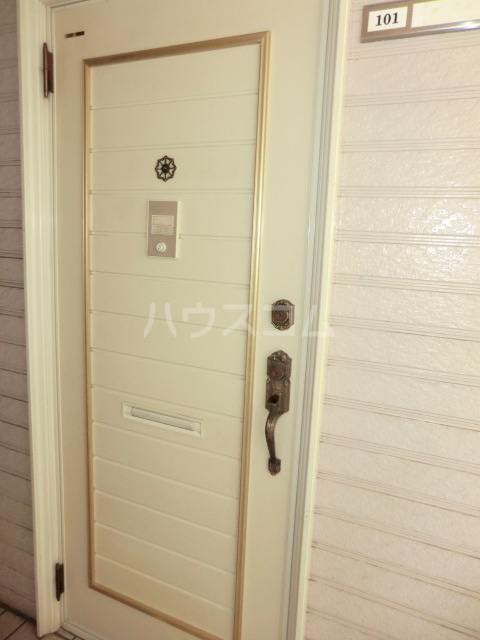 18/20 エントランス