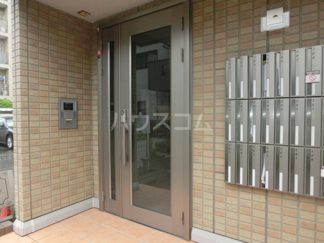 18/28 エントランス