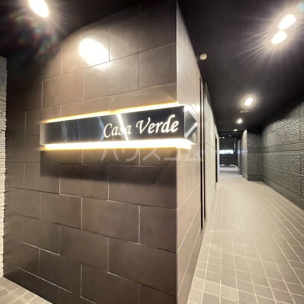 13/18 エントランス