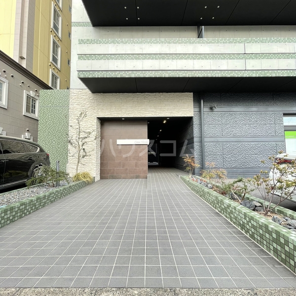 18/23 エントランス