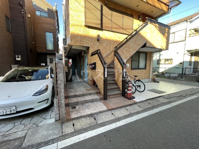 24/27 エントランス