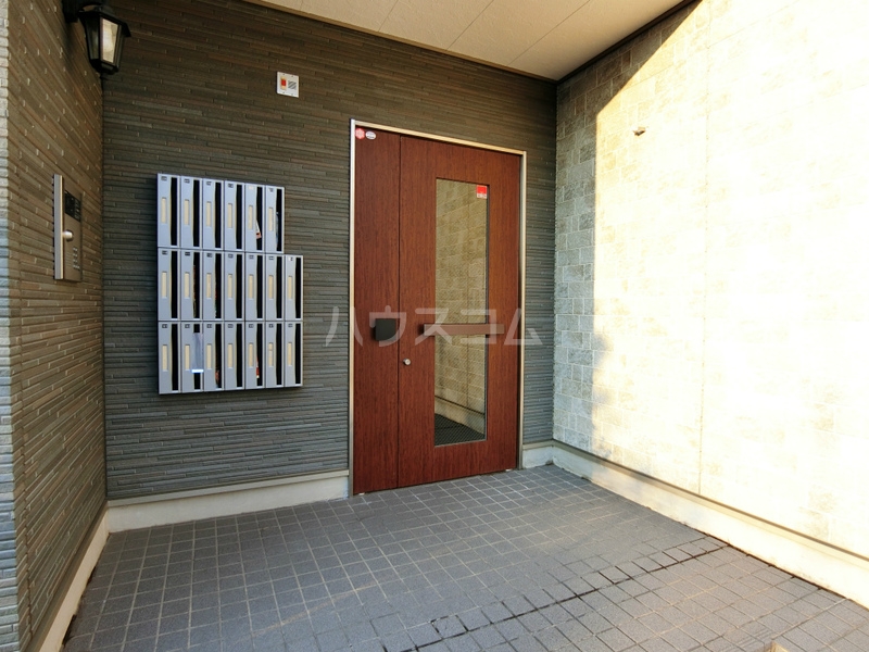 18/26 エントランス