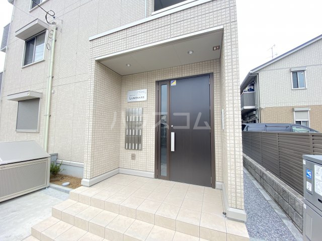 18/28 エントランス