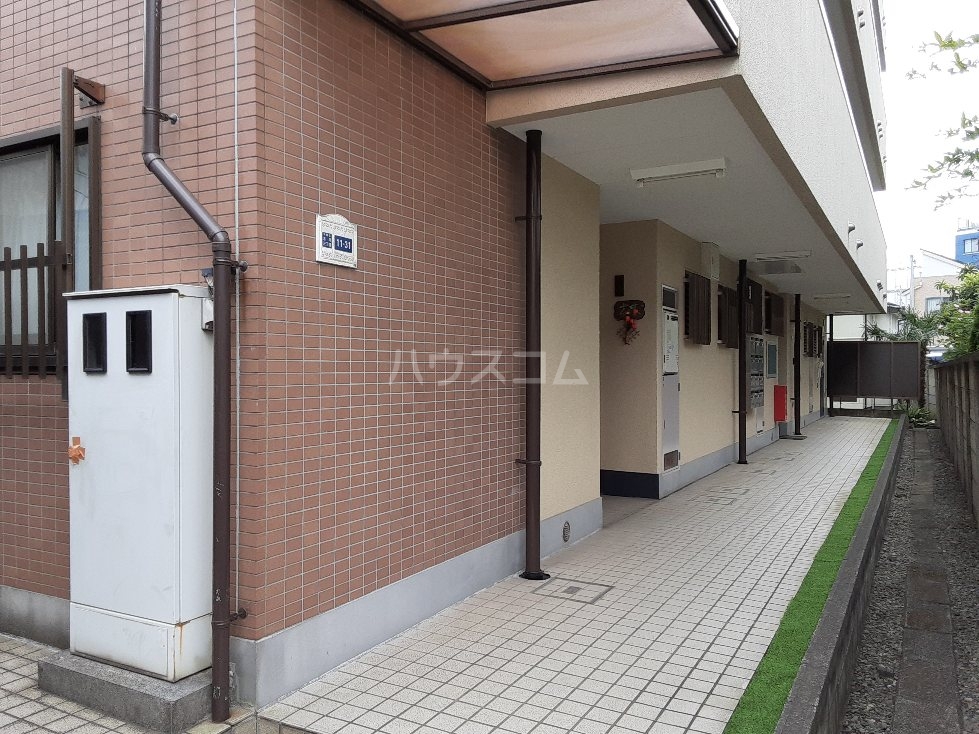 20/23 エントランス