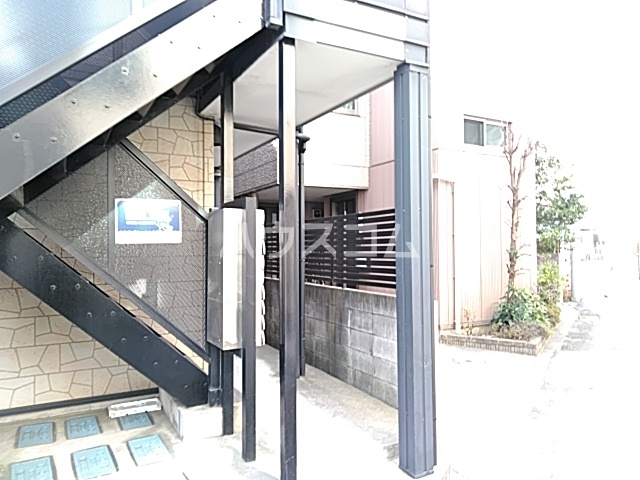 20/21 エントランス