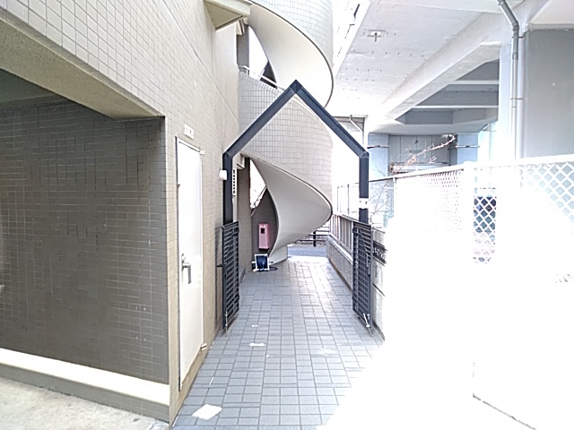 21/30 エントランス