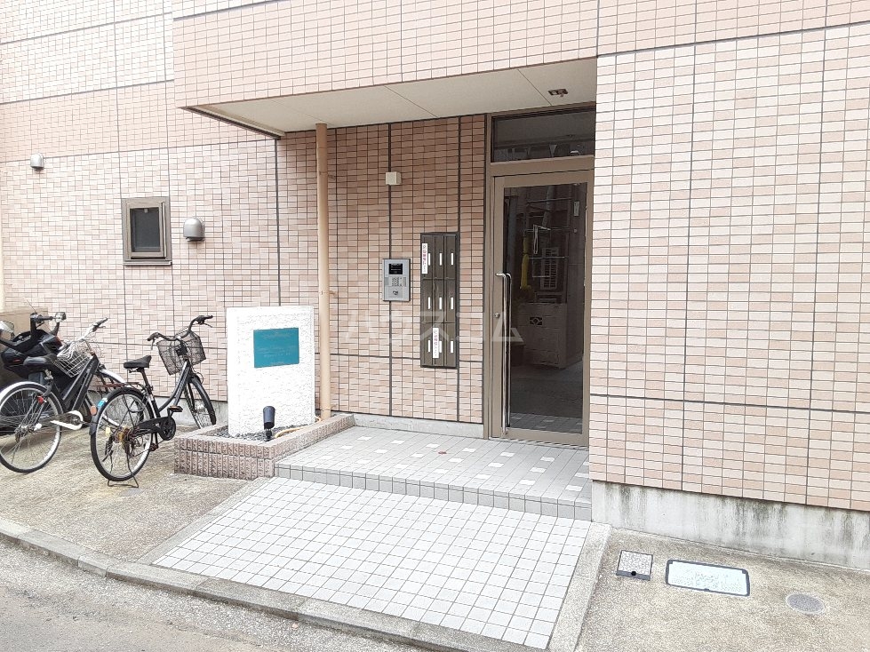 21/25 エントランス