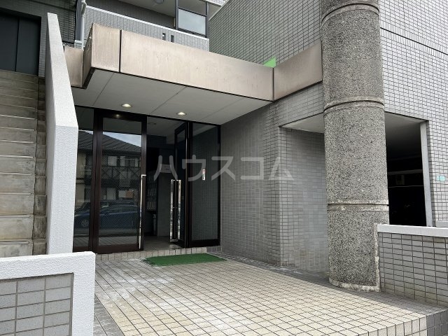 24/30 エントランス