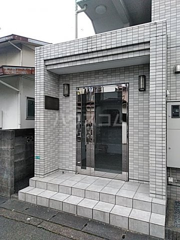 16/27 エントランス