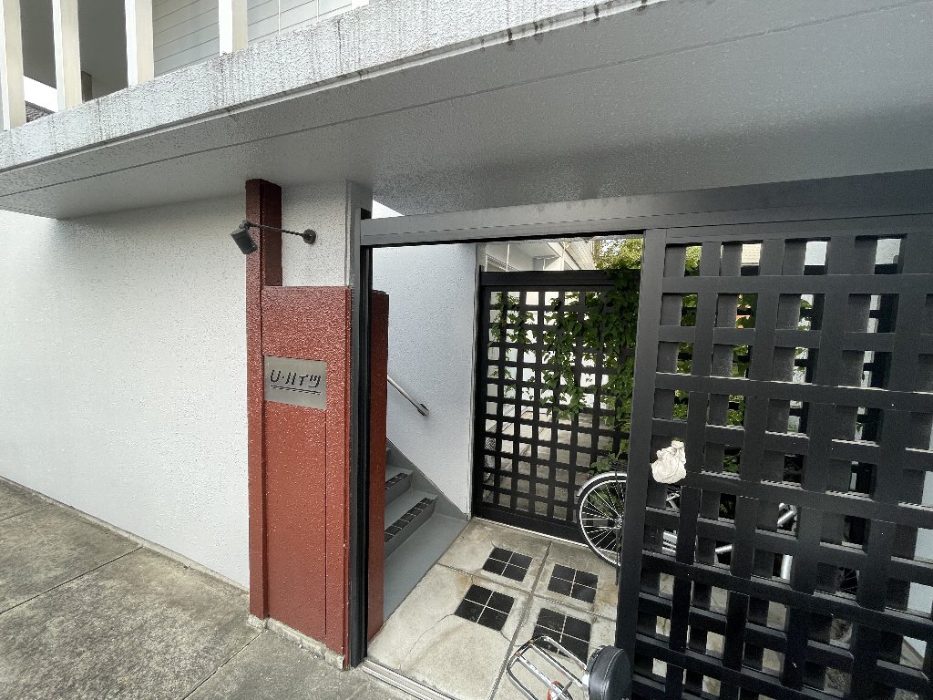 21/30 エントランス