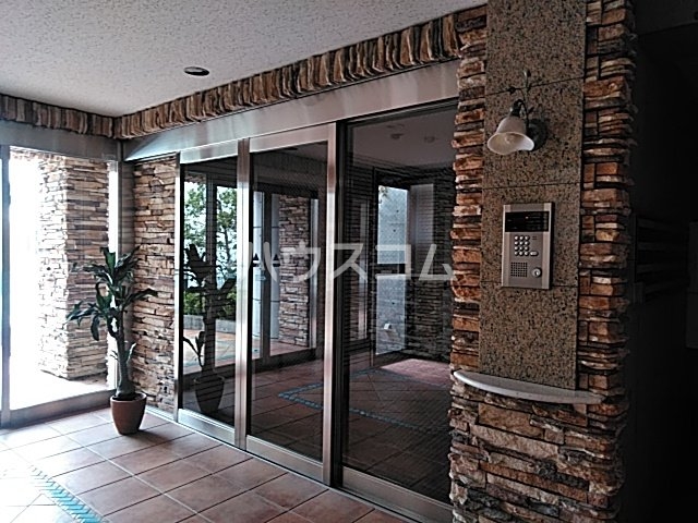 23/30 エントランス