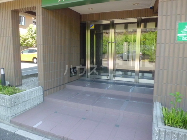 21/30 エントランス