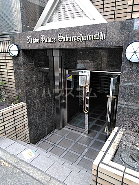 26/30 エントランス