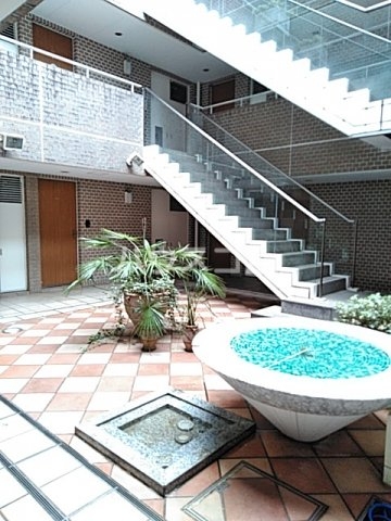 27/30 エントランス