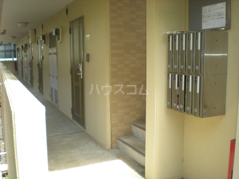 27/30 エントランス