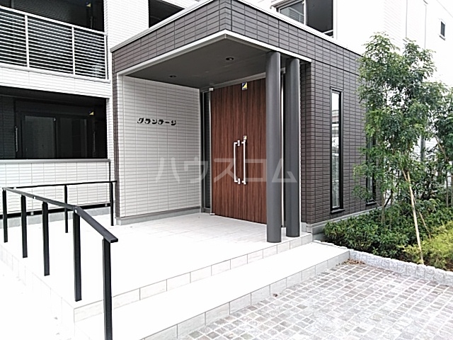 26/30 エントランス