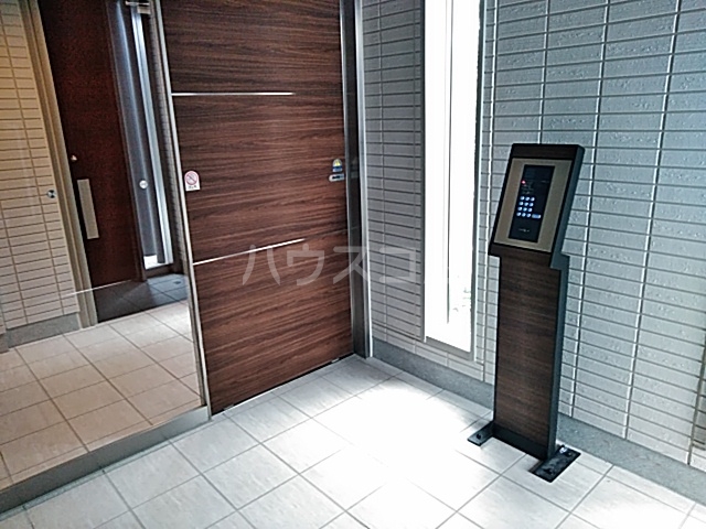 27/30 エントランス