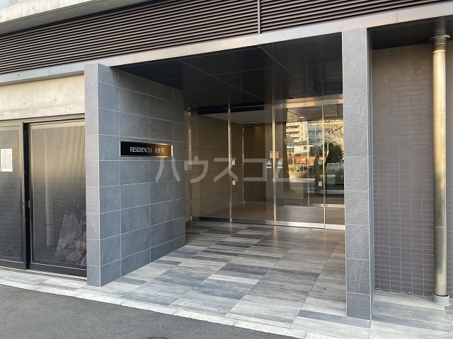 18/26 エントランス