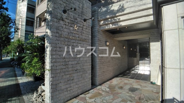 27/30 エントランス