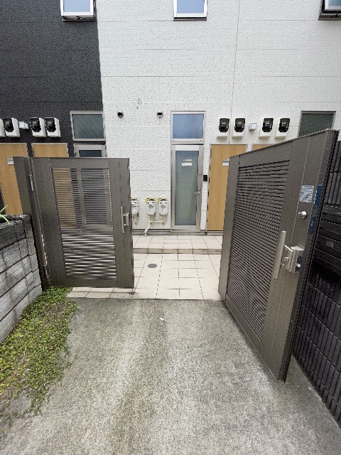 16/26 エントランス