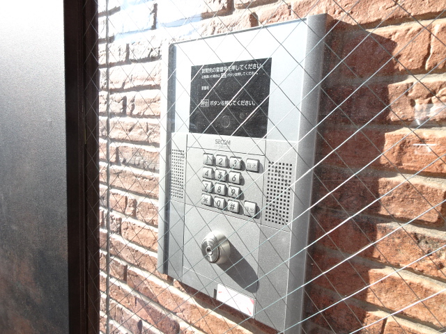 24/30 エントランス