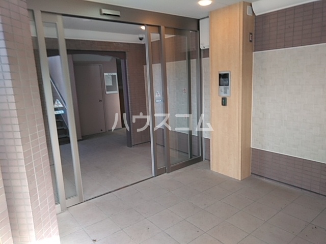 25/30 エントランス