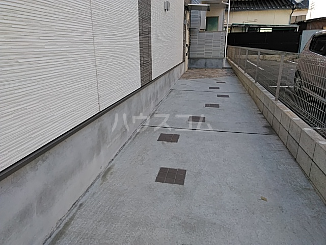 24/30 エントランス