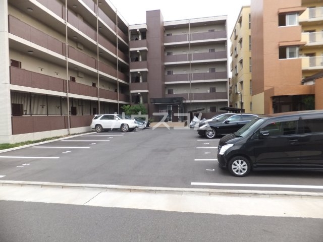 19/28 駐車場