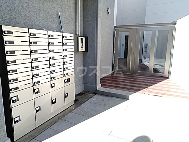 23/28 エントランス